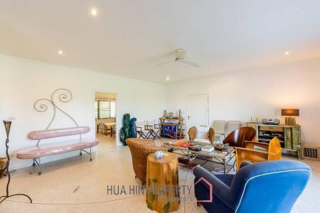 PALM HILL CONDO  : 3 bed ground floor unit
