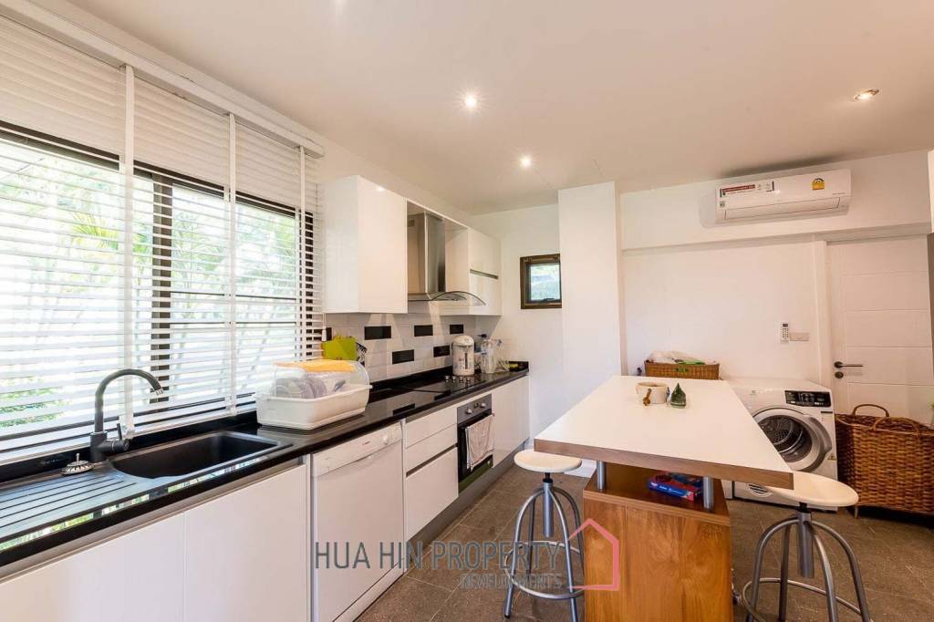 PALM HILL CONDO  : 3 bed ground floor unit