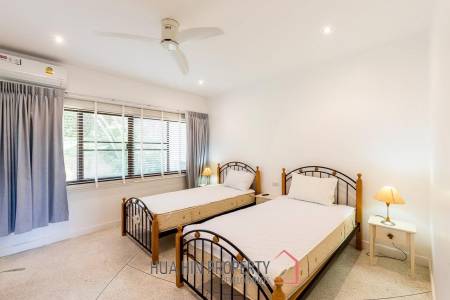 PALM HILL CONDO  : 3 bed ground floor unit