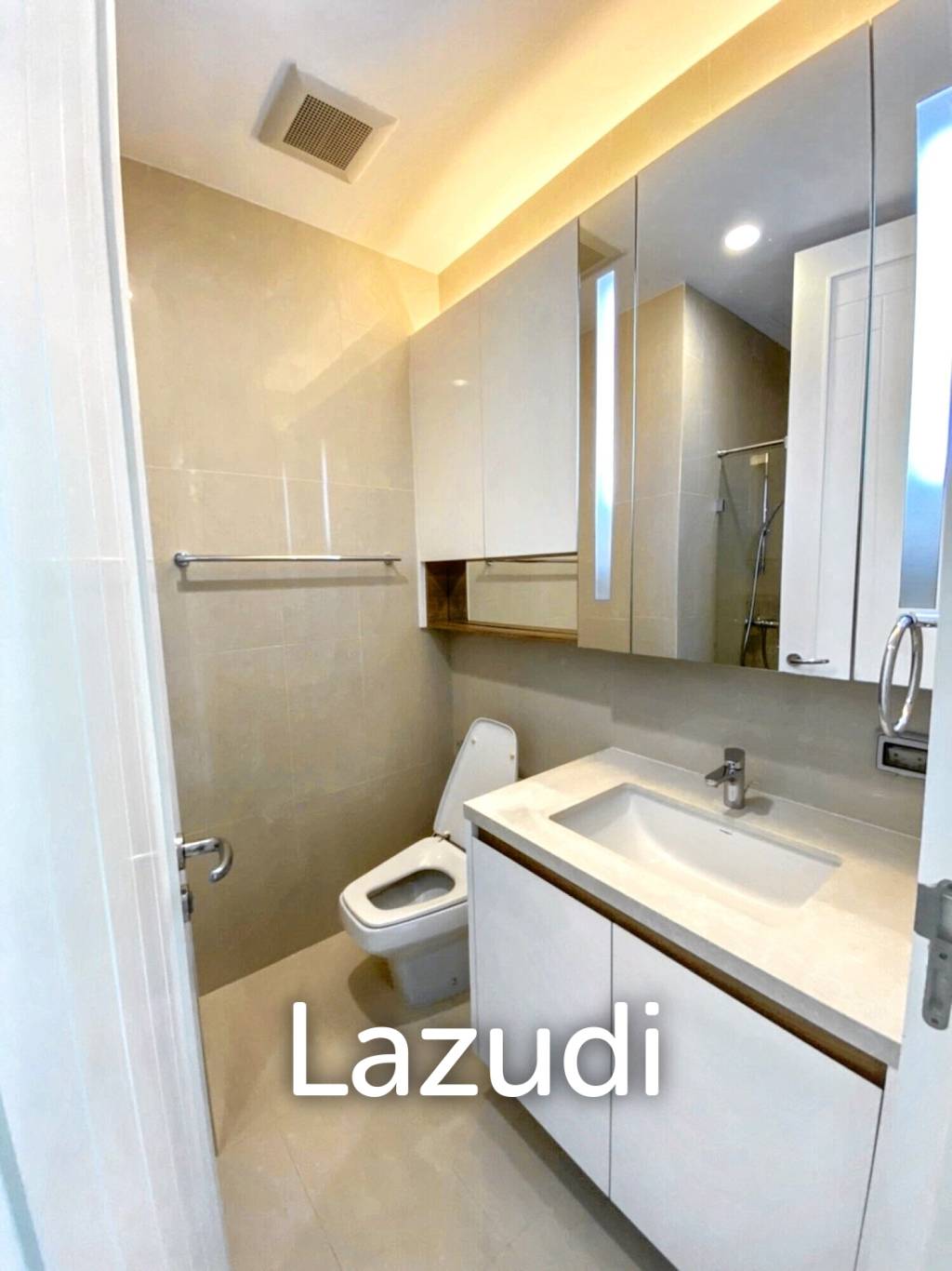 3 Bedrooms 4 Bathrooms 160 SQ.M Q Langsuan