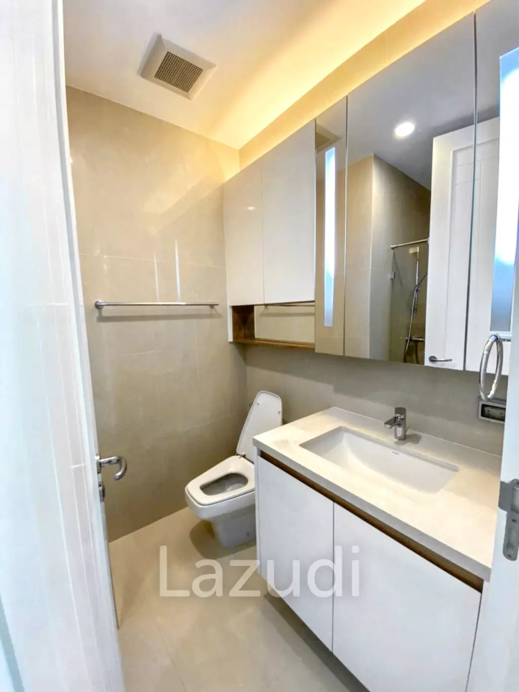 3 Bedrooms 4 Bathrooms 160 SQ.M Q Langsuan