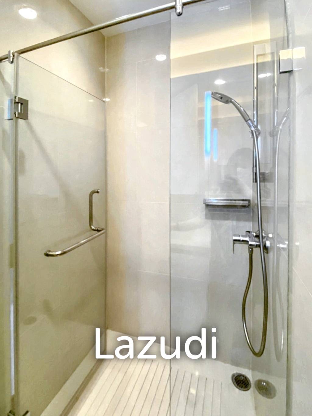 3 Bedrooms 4 Bathrooms 160 SQ.M Q Langsuan