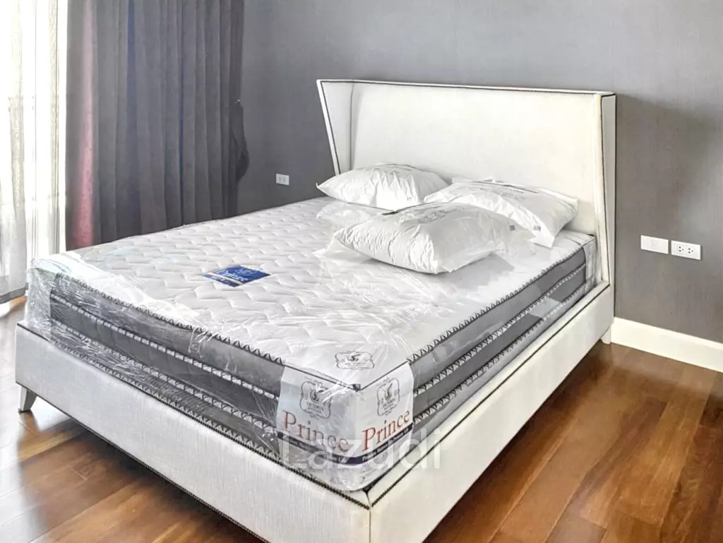 3 Bedrooms 4 Bathrooms 160 SQ.M Q Langsuan