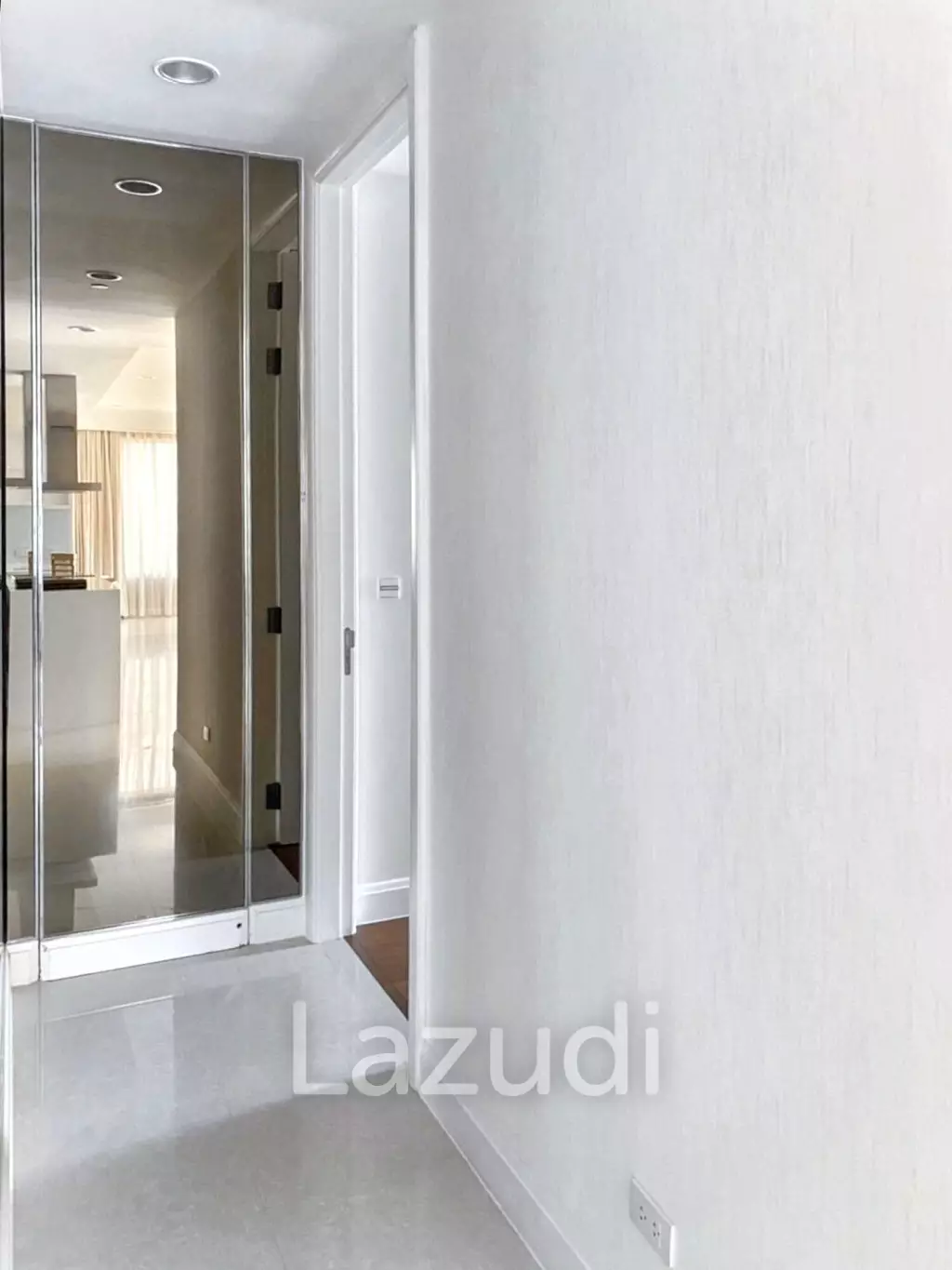 3 Bedrooms 4 Bathrooms 160 SQ.M Q Langsuan