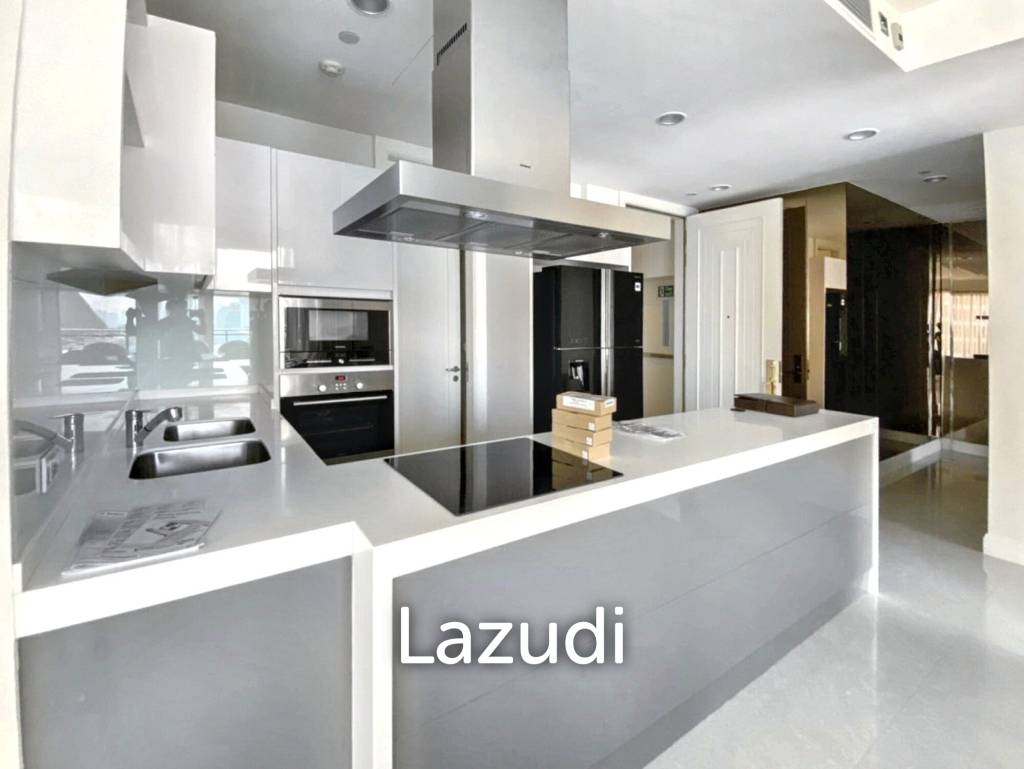 3 Bedrooms 4 Bathrooms 160 SQ.M Q Langsuan