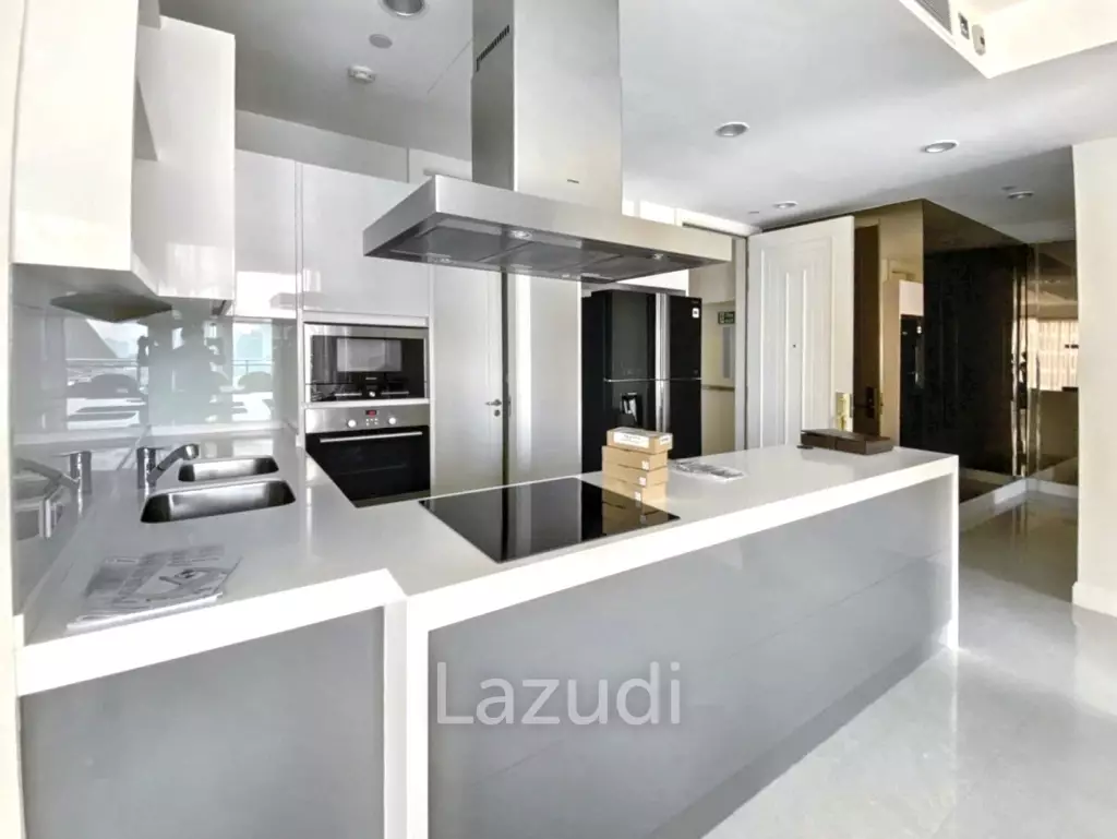 3 Bedrooms 4 Bathrooms 160 SQ.M Q Langsuan