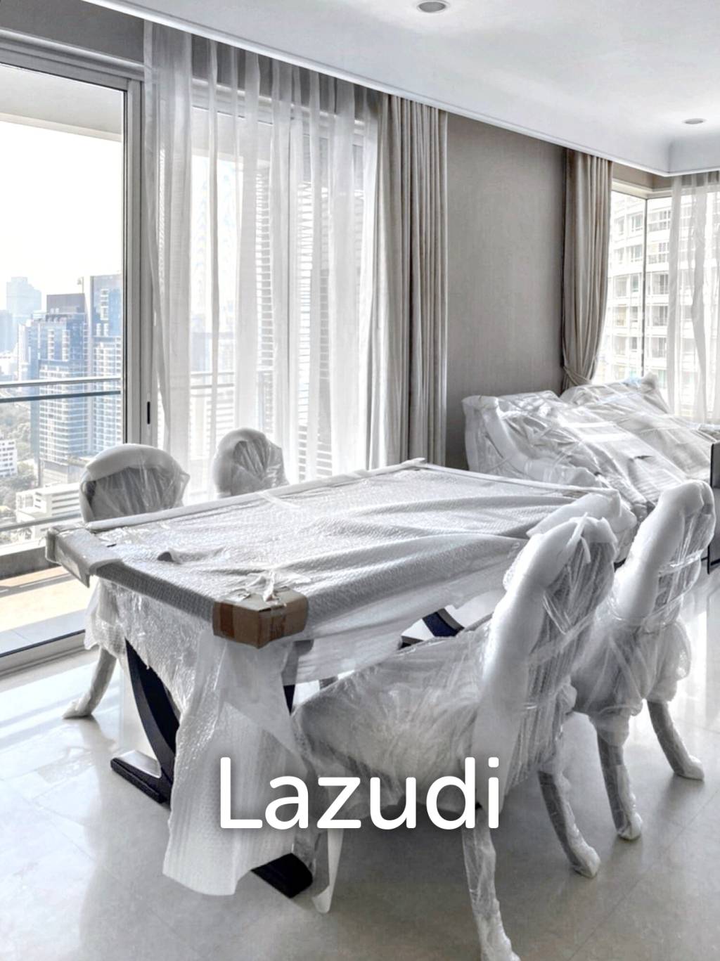 3 Bedrooms 4 Bathrooms 160 SQ.M Q Langsuan