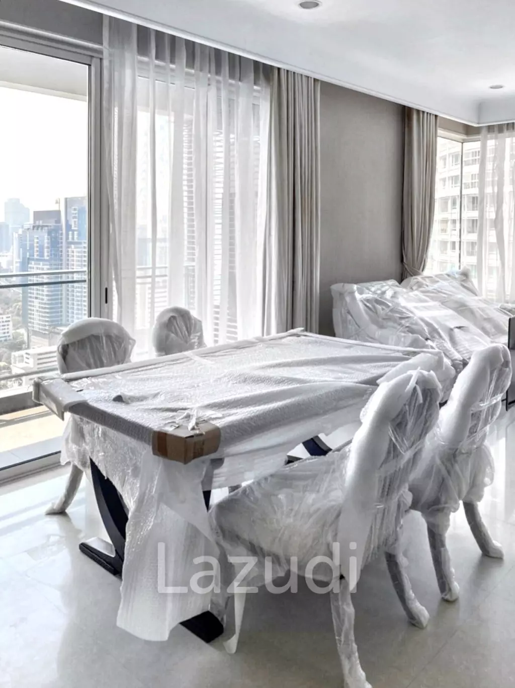 3 Bedrooms 4 Bathrooms 160 SQ.M Q Langsuan