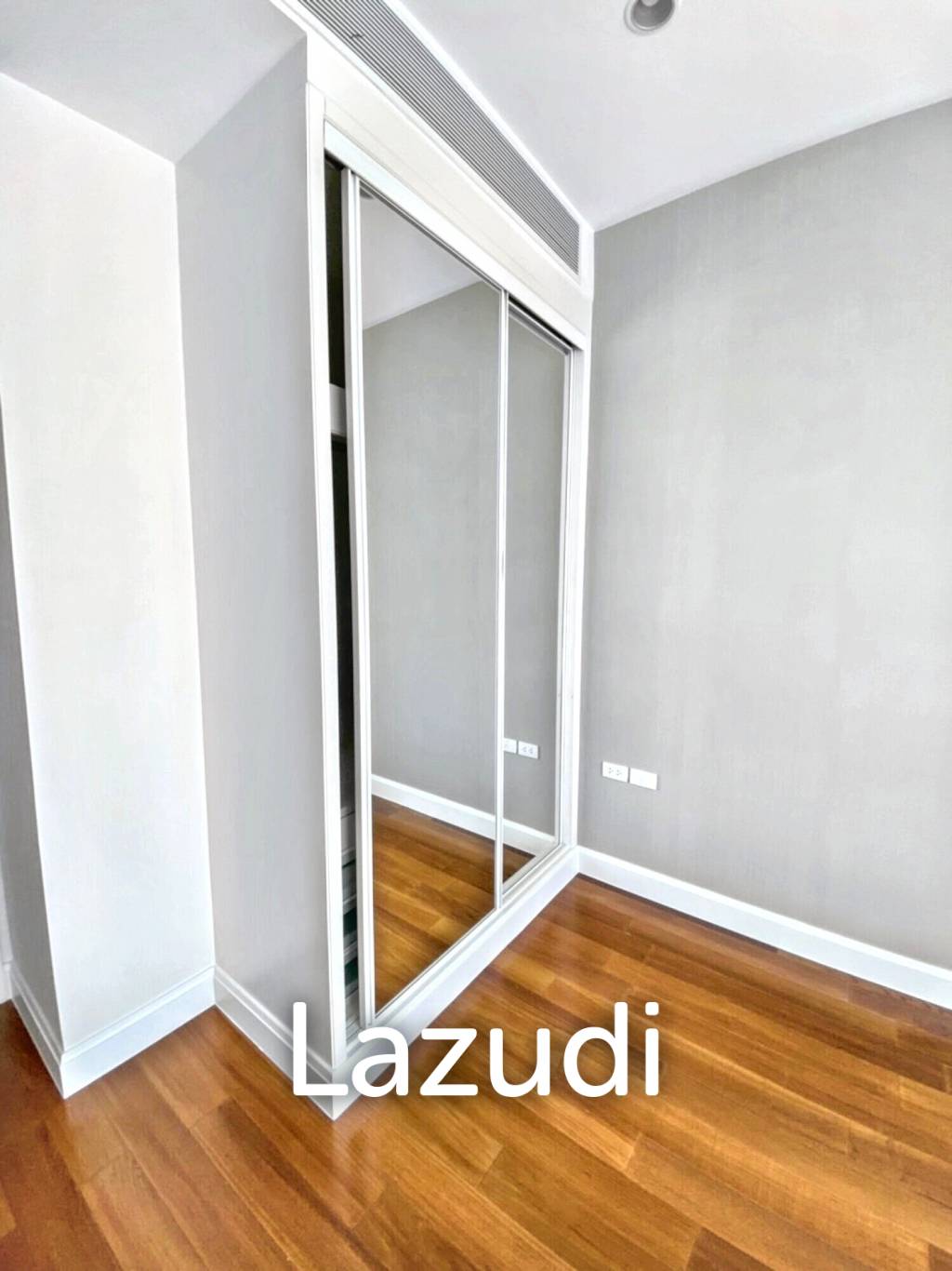 3 Bedrooms 4 Bathrooms 160 SQ.M Q Langsuan