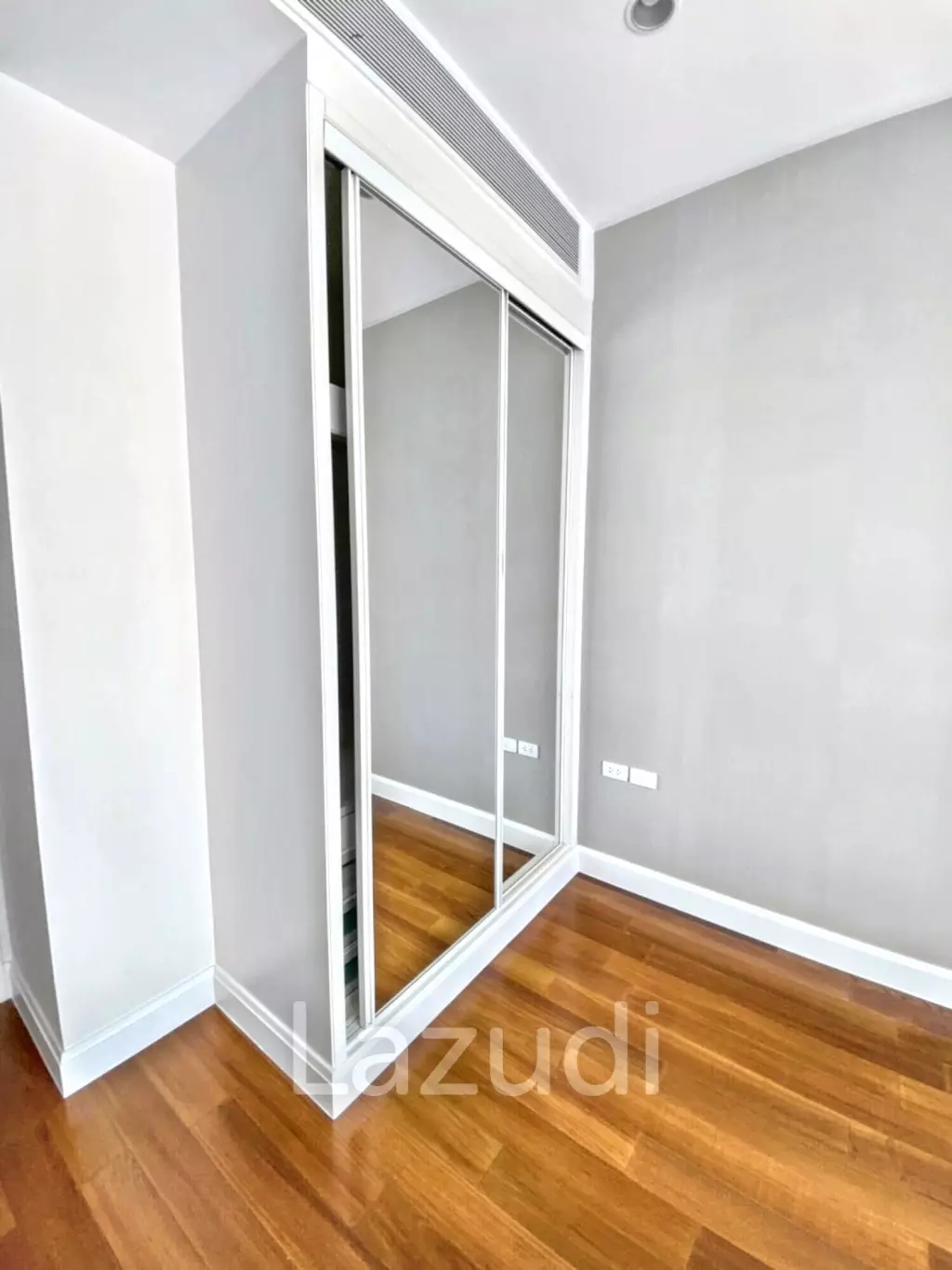 3 Bedrooms 4 Bathrooms 160 SQ.M Q Langsuan