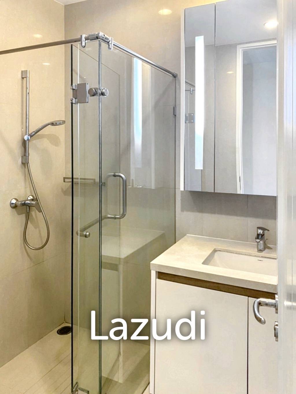 3 Bedrooms 4 Bathrooms 160 SQ.M Q Langsuan
