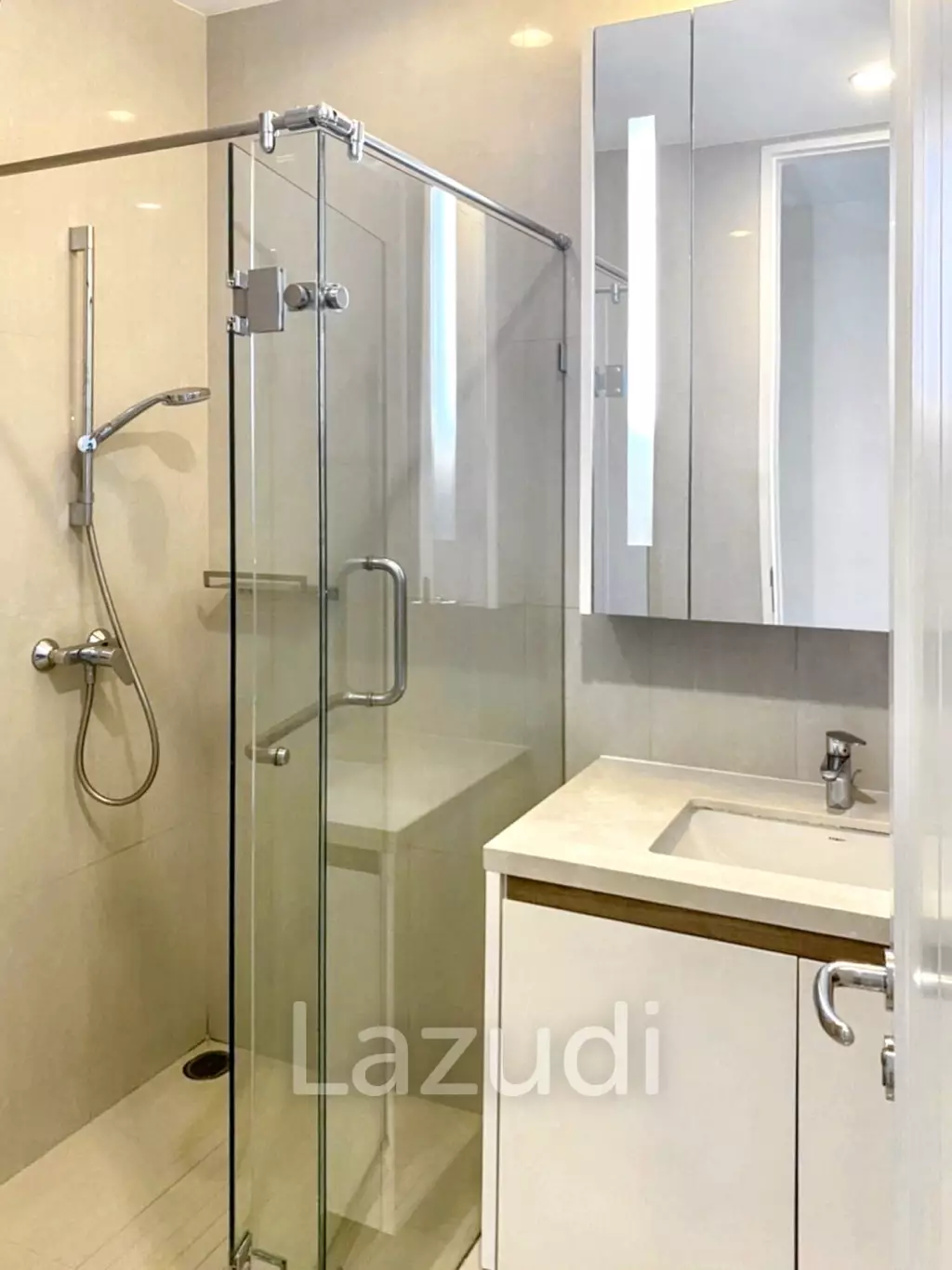 3 Bedrooms 4 Bathrooms 160 SQ.M Q Langsuan