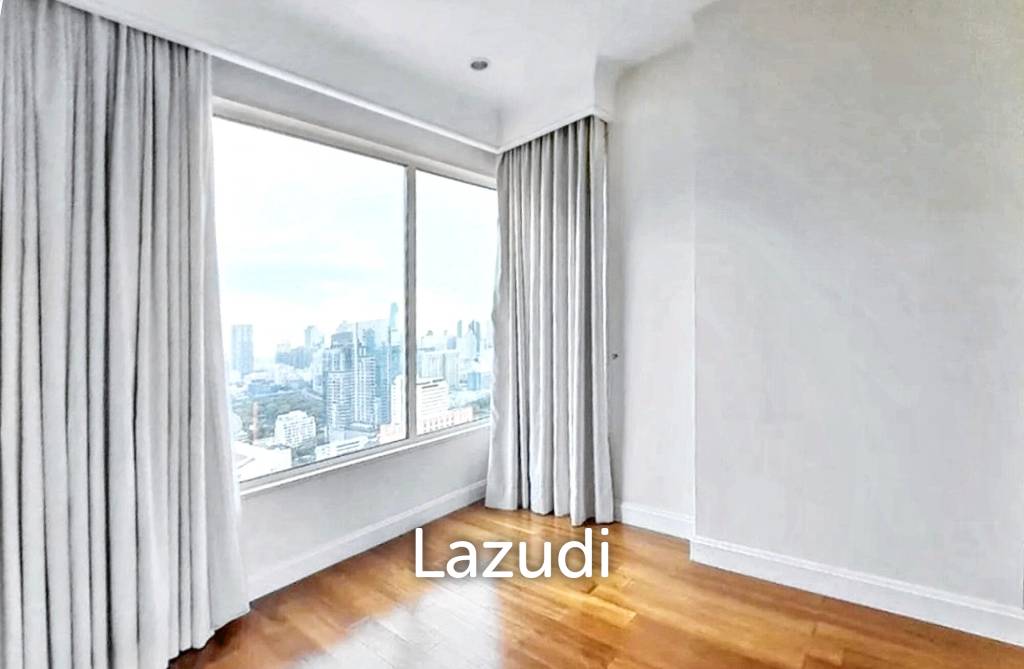 3 Bedrooms 4 Bathrooms 160 SQ.M Q Langsuan