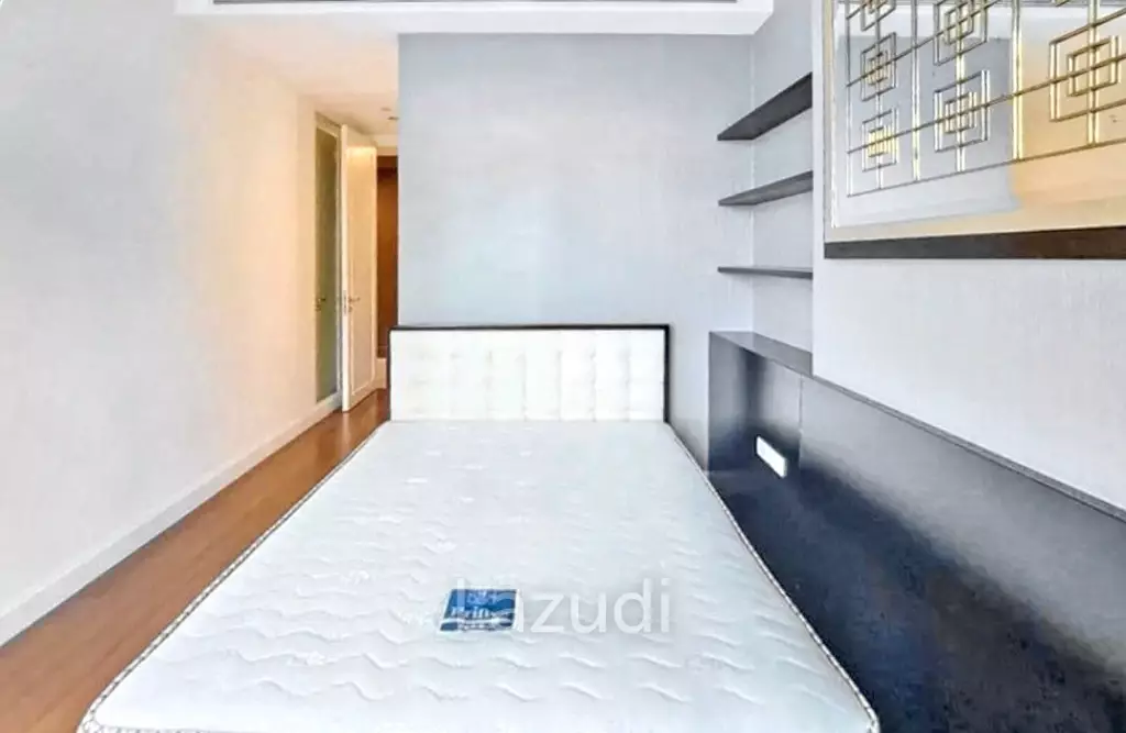 3 Bedrooms 4 Bathrooms 160 SQ.M Q Langsuan