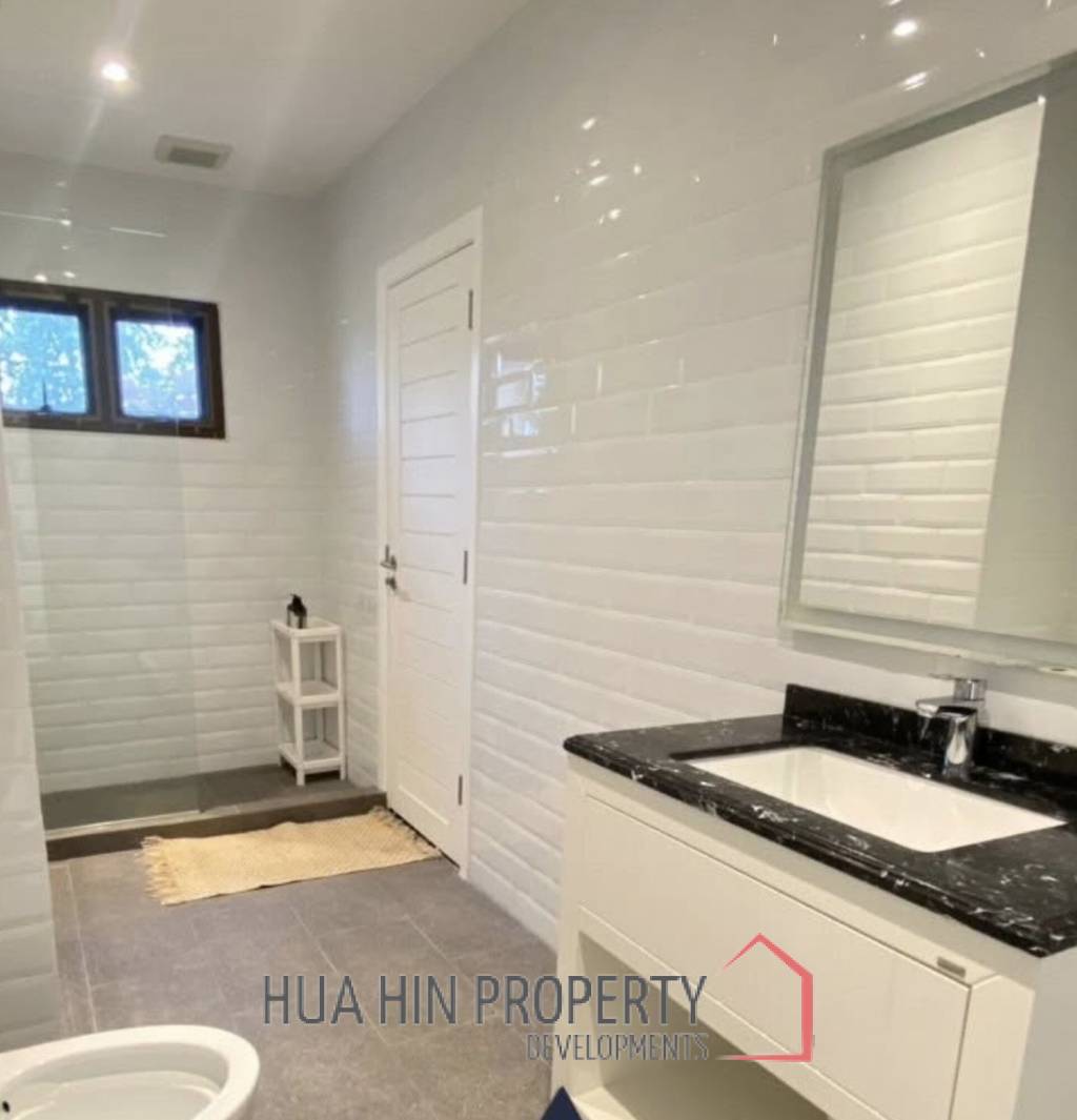 PALM HILL CONDO  : 3 bed utilities condo