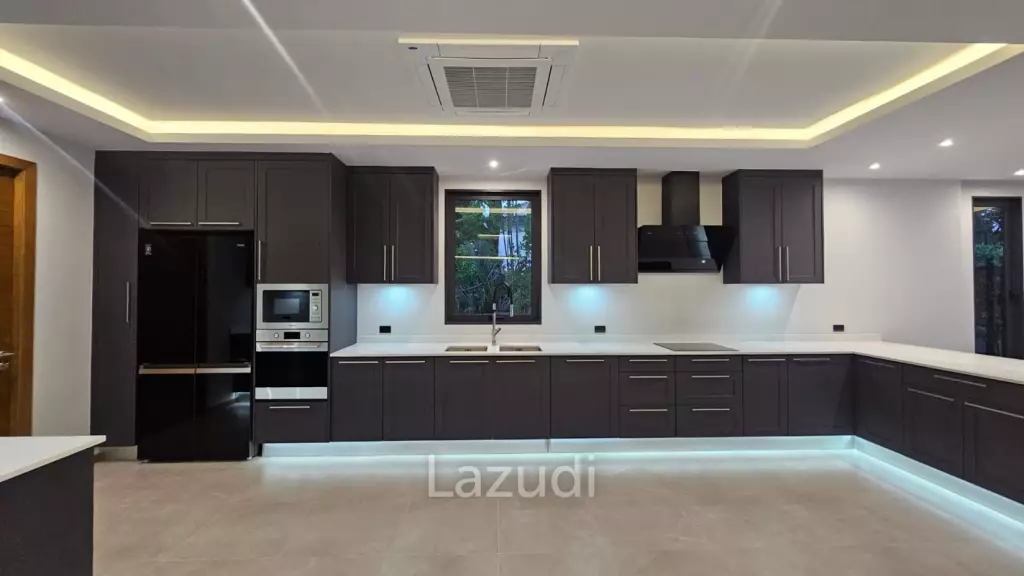 Luxury 4-Bedroom Villa in Chalong Mueang Phuket