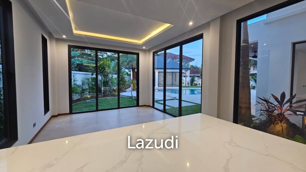 Luxury 4-Bedroom Villa in Chalong Mueang Phuket