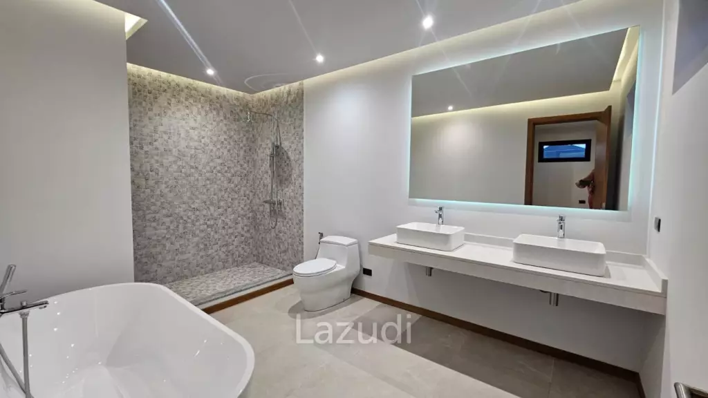 Luxury 4-Bedroom Villa in Chalong Mueang Phuket