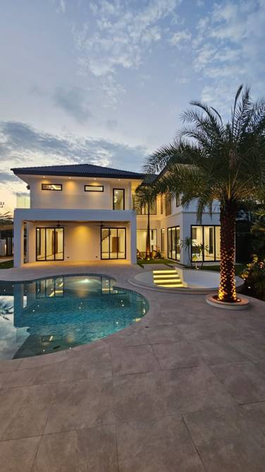 Luxury 4-Bedroom Villa in Chalong Mueang Phuket