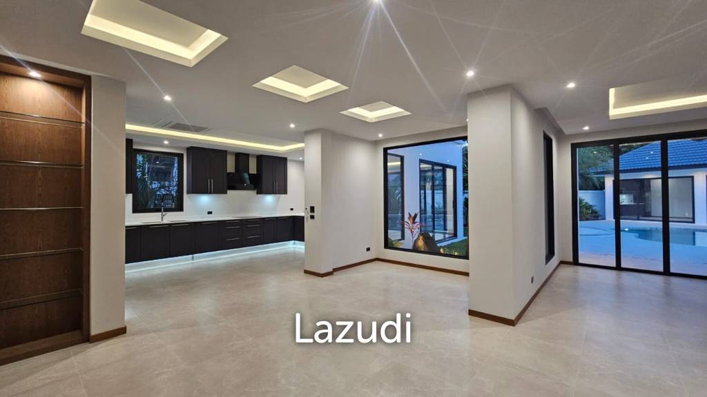 Luxury 4-Bedroom Villa in Chalong Mueang Phuket