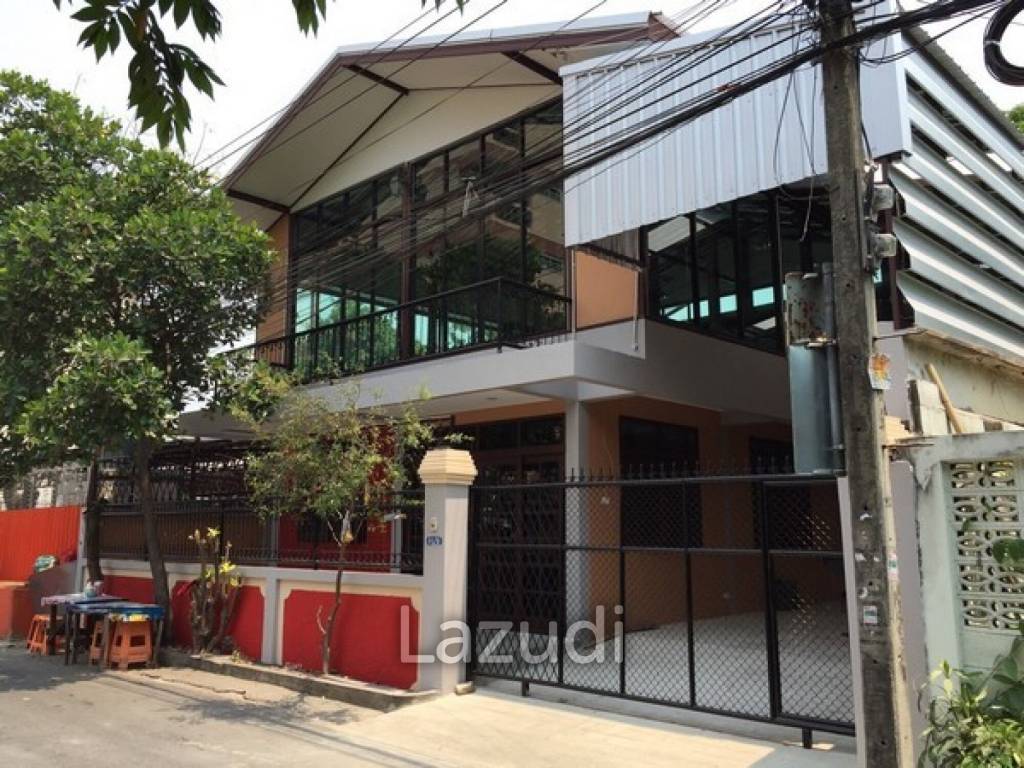 Modern 360 Sqm Warehouse with Office – Bangkok | For Rent or Sale