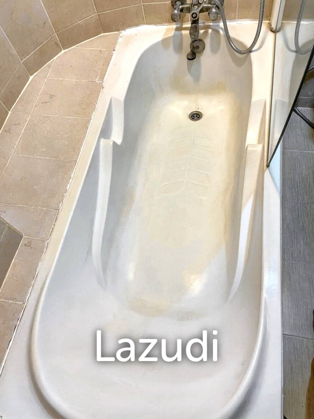 2 Bedrooms 2 Bathrooms 70 SQ.M at 49 Suite