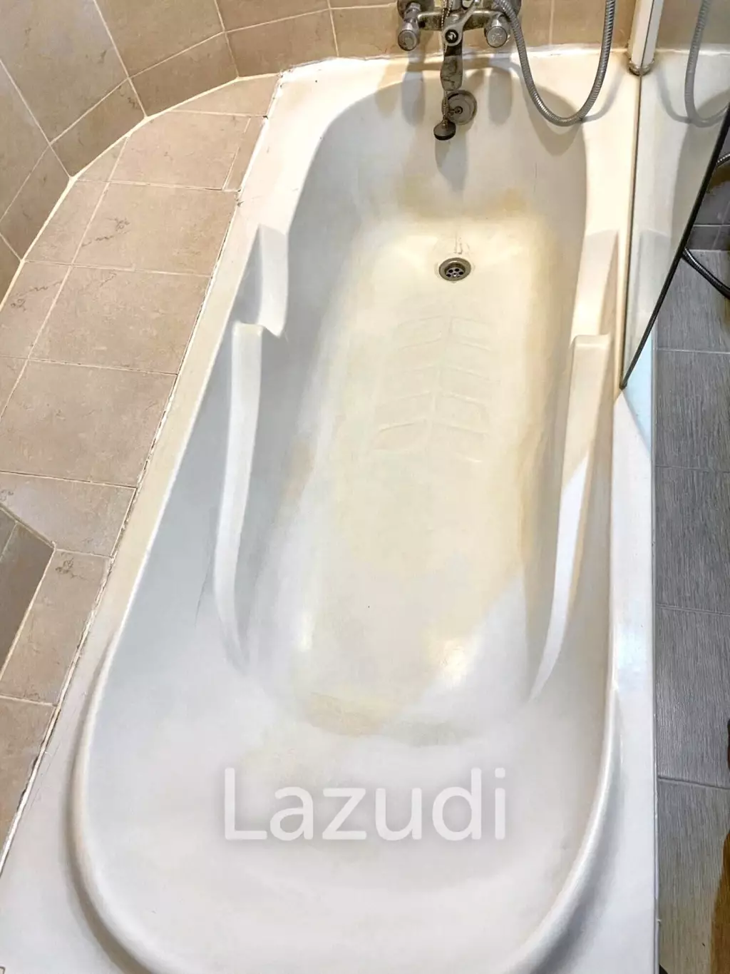 2 Bedrooms 2 Bathrooms 70 SQ.M at 49 Suite
