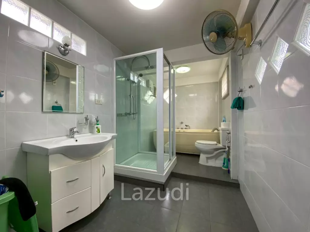 4 Beds 4 Baths 400 SQ.M. House in Baan Amphur