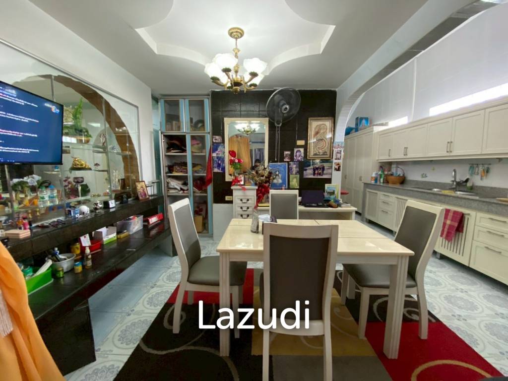4 Beds 4 Baths 400 SQ.M. House in Baan Amphur