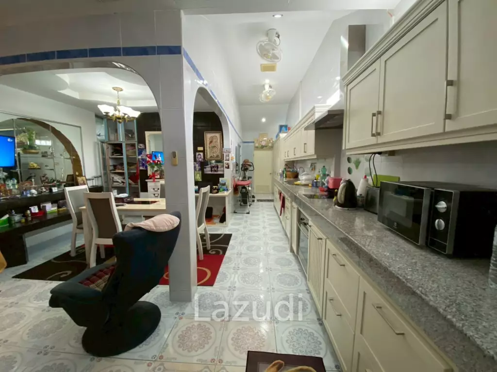 4 Beds 4 Baths 400 SQ.M. House in Baan Amphur