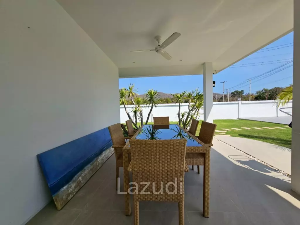 Modern Pool Villa in Hua Hin. 3 Bed, 2 bath.