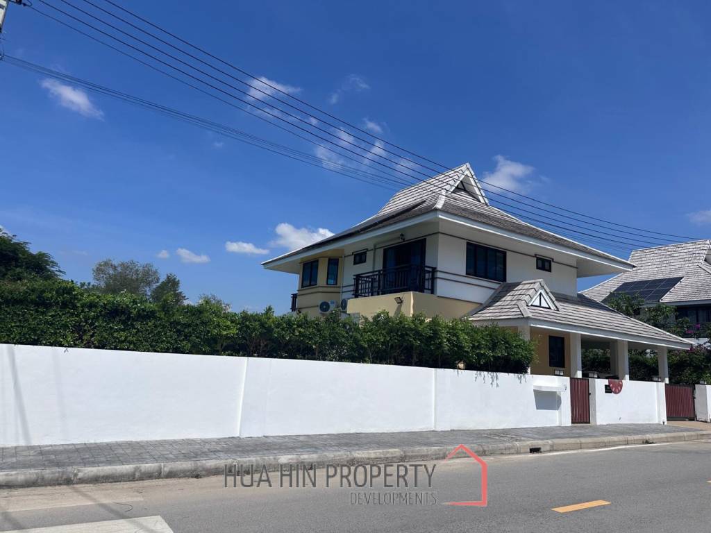 Amity Lakes: Lakeside 3 Bed 3 Bath Pool Villa