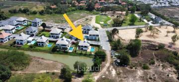 Amity Lakes: Lakeside 3 Bed 3 Bath Pool Villa