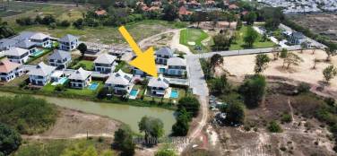 Amity Lakes: Lakeside 3 Bed 3 Bath Pool Villa