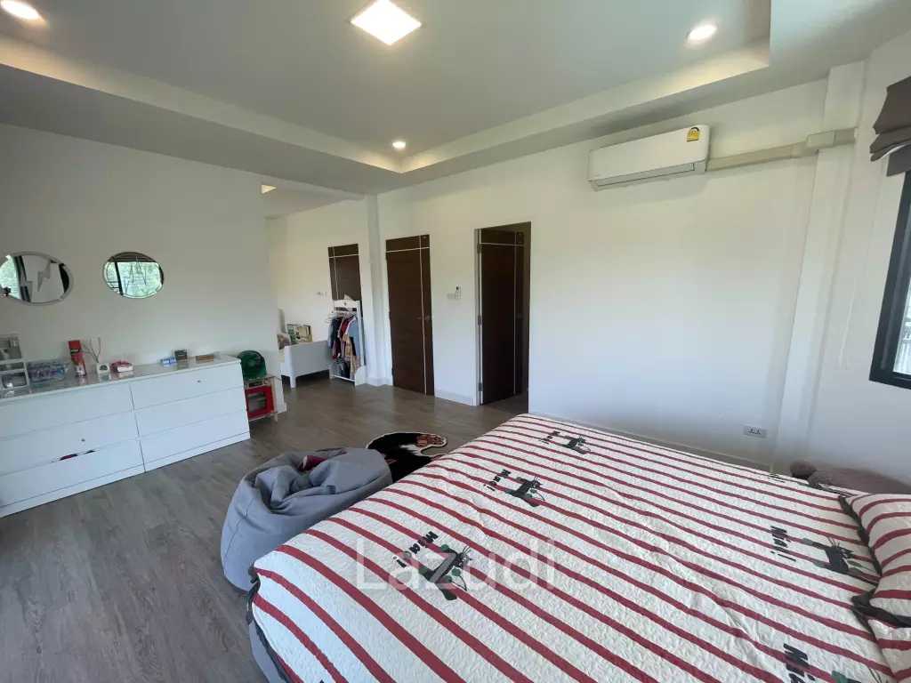 Amity Lakes: Lakeside 3 Bed 3 Bath Pool Villa