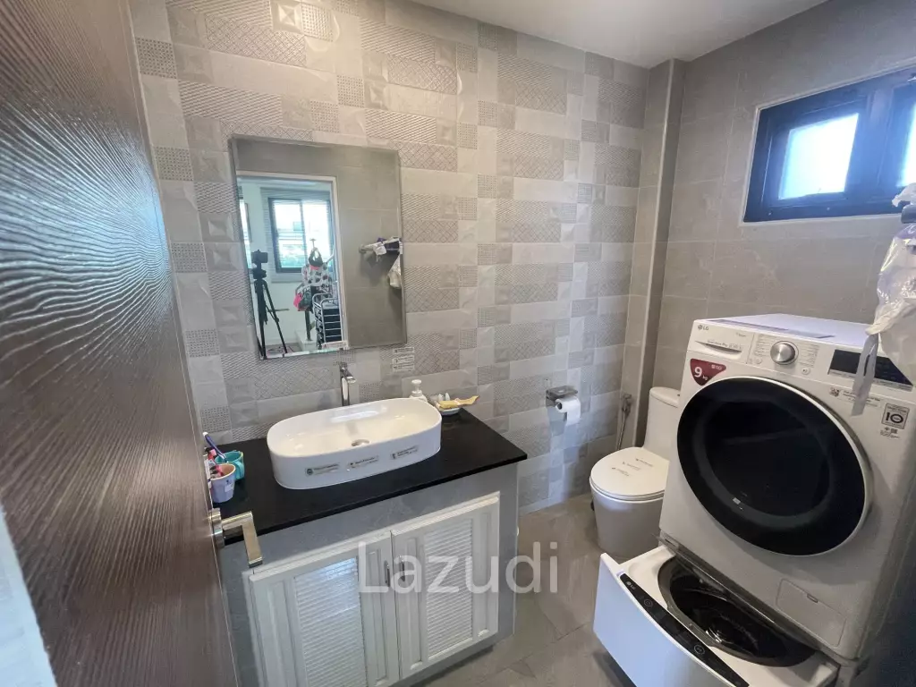 Amity Lakes: Lakeside 3 Bed 3 Bath Pool Villa