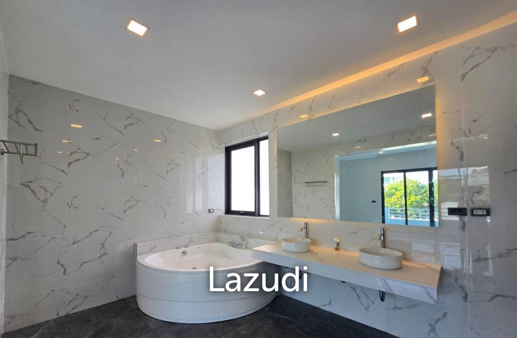Brand New 4 Bedroom Pool Villa In Rawai