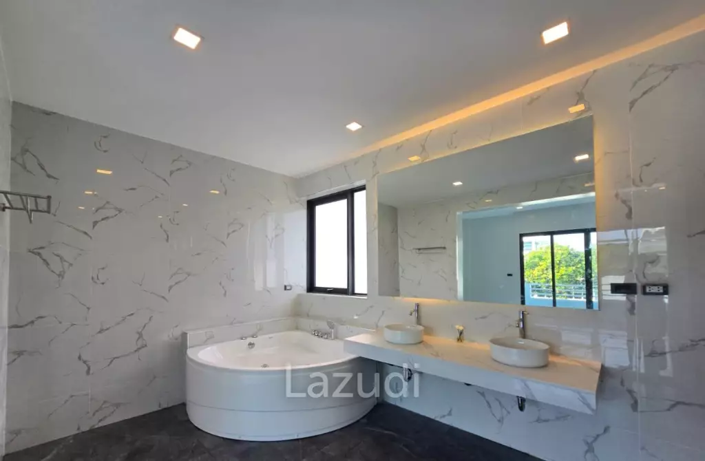 Brand New 4 Bedroom Pool Villa In Rawai