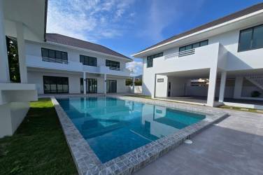 Brand New 4 Bedroom Pool Villa In Rawai