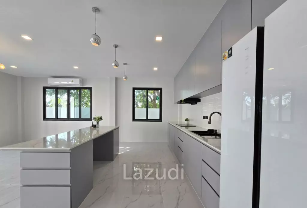 Brand New 4 Bedroom Pool Villa In Rawai