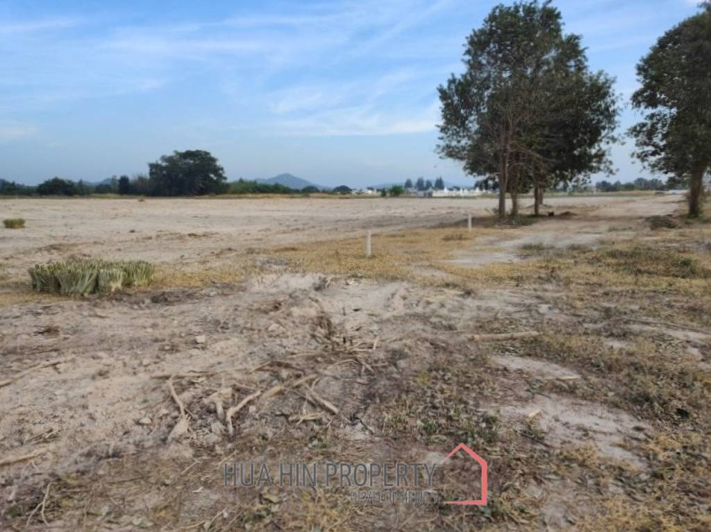 261 SqWa Corner Home Building Plot Located Near Black Mountain Golf - For Sale