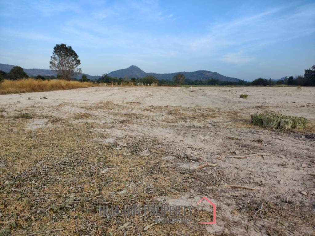 261 SqWa Corner Home Building Plot Located Near Black Mountain Golf - For Sale