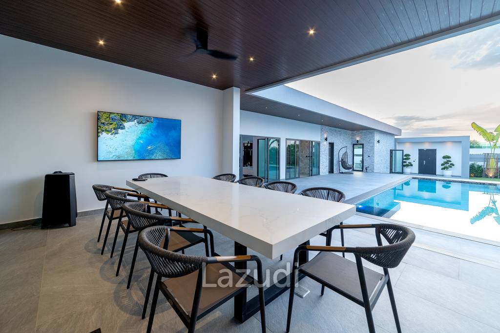 6 Beds 8 Baths 866 SQ.M. Siam Royal View Pattaya