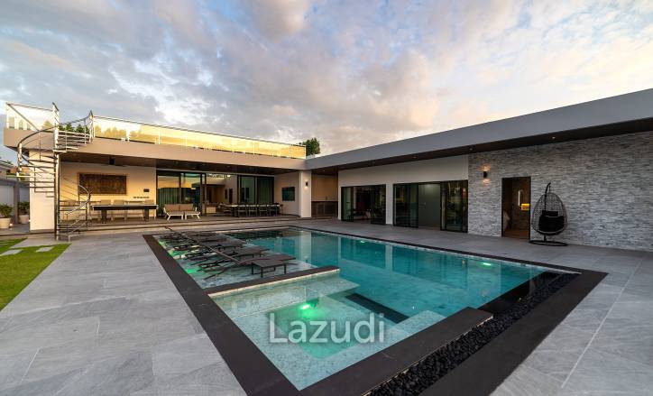 6 Beds 8 Baths 866 SQ.M. Siam Royal View Pattaya