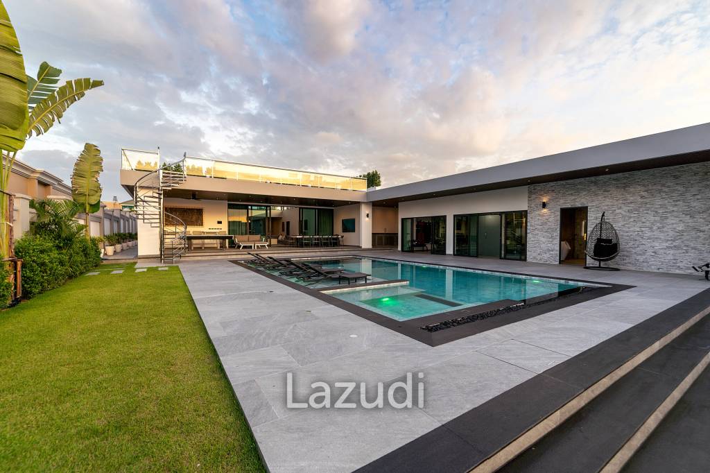 6 Beds 8 Baths 866 SQ.M. Siam Royal View Pattaya