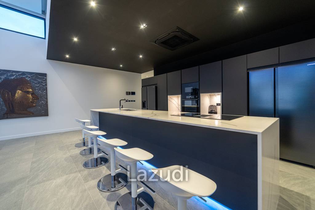 6 Beds 8 Baths 866 SQ.M. Siam Royal View Pattaya