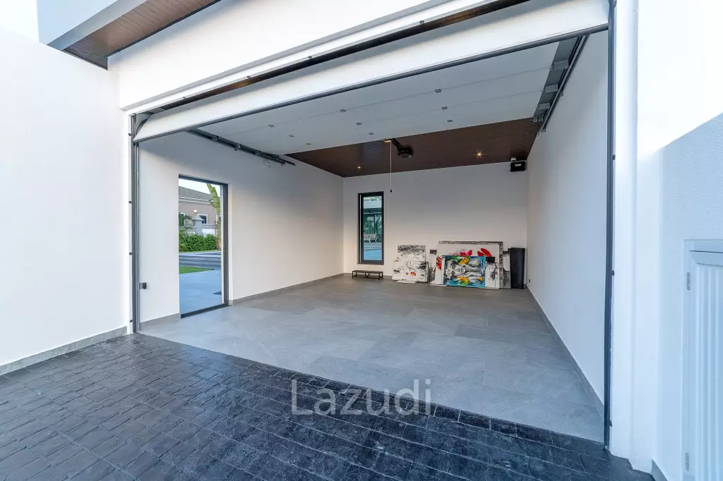 6 Beds 8 Baths 866 SQ.M. Siam Royal View Pattaya