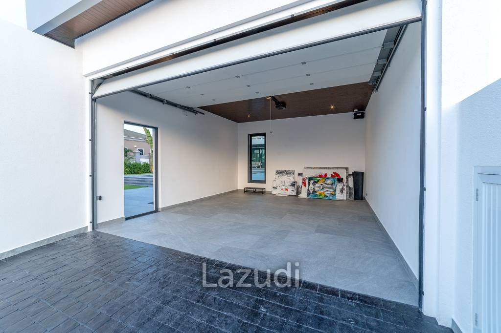 6 Beds 8 Baths 866 SQ.M. Siam Royal View Pattaya