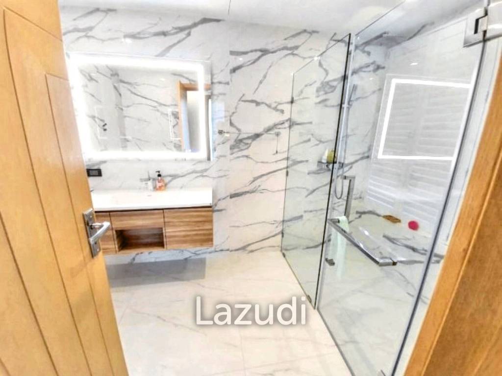 4 Bed 5 Bath 376 SQ.M Fullerton Sukhumvit