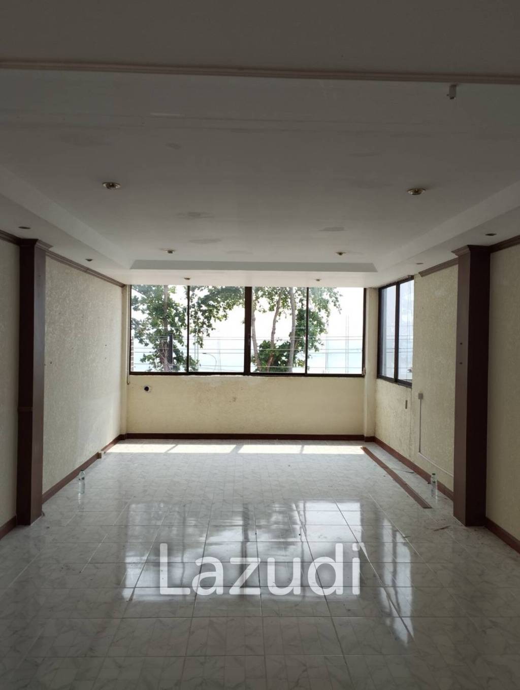 3 Story Building in Jomtien Beach
